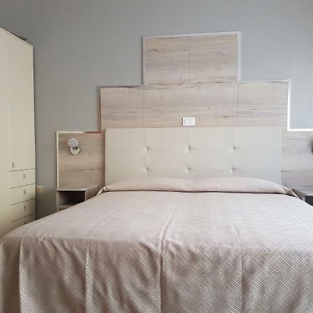 Albergo Paris 索托马里纳 外观 照片