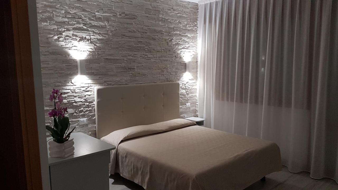 Albergo Paris 索托马里纳 外观 照片