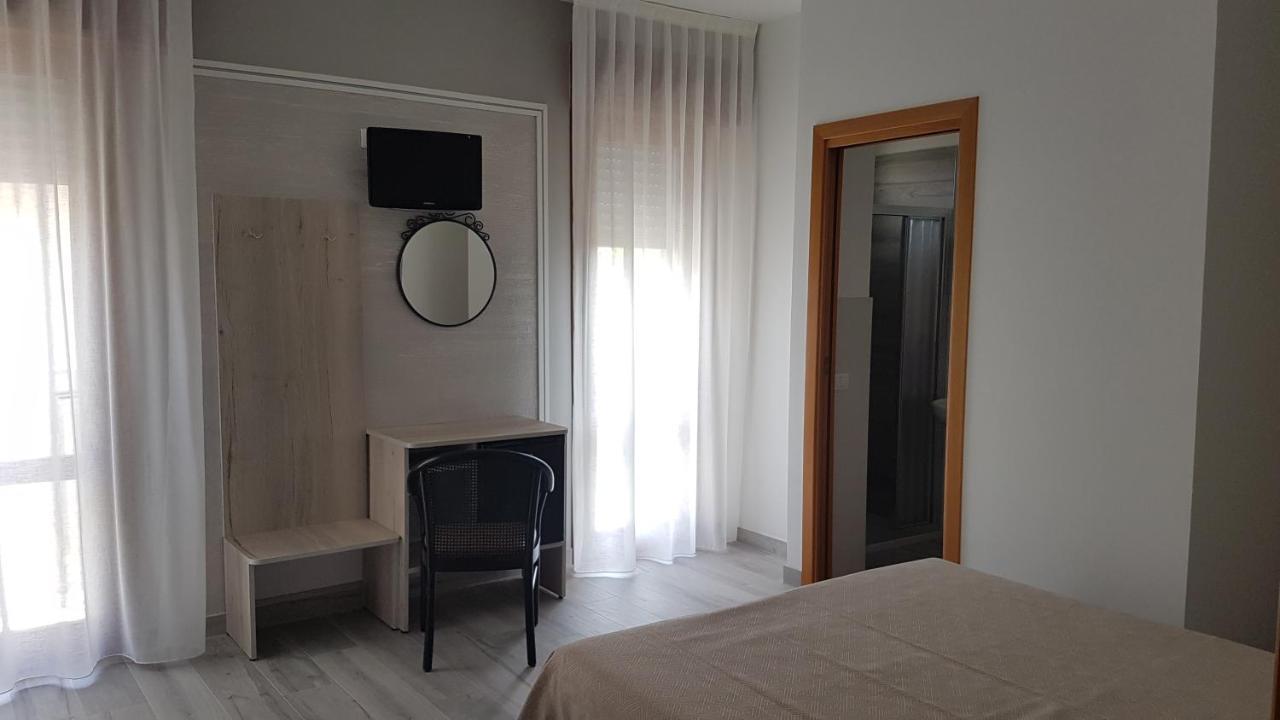 Albergo Paris 索托马里纳 外观 照片
