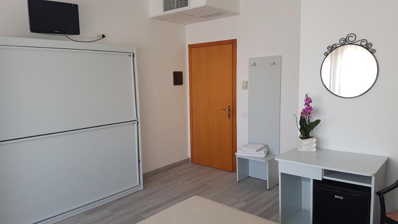 Albergo Paris 索托马里纳 外观 照片