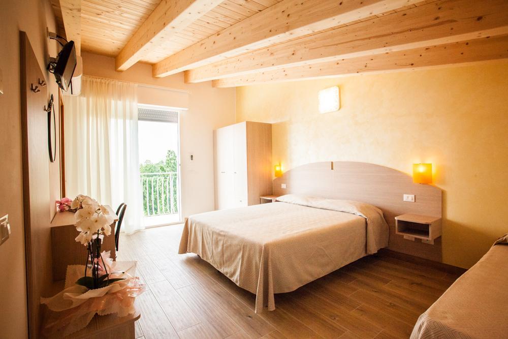 Albergo Paris 索托马里纳 外观 照片