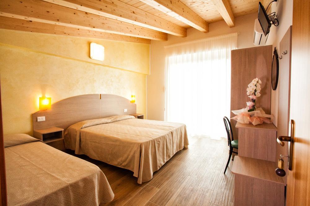Albergo Paris 索托马里纳 外观 照片