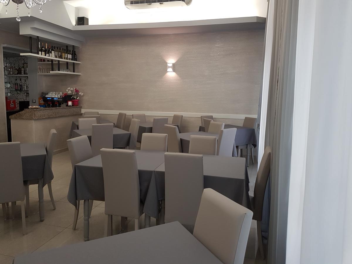 Albergo Paris 索托马里纳 外观 照片