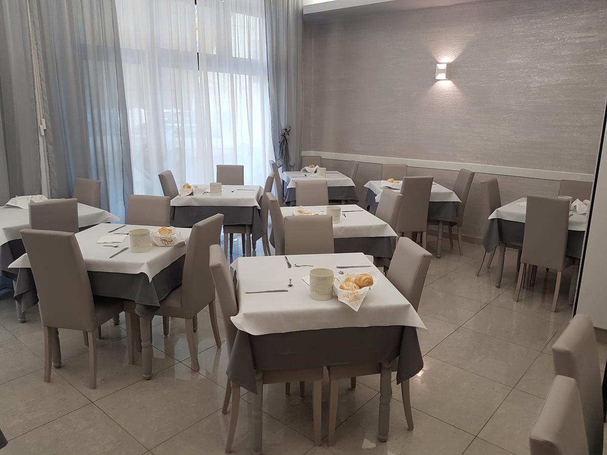 Albergo Paris 索托马里纳 外观 照片