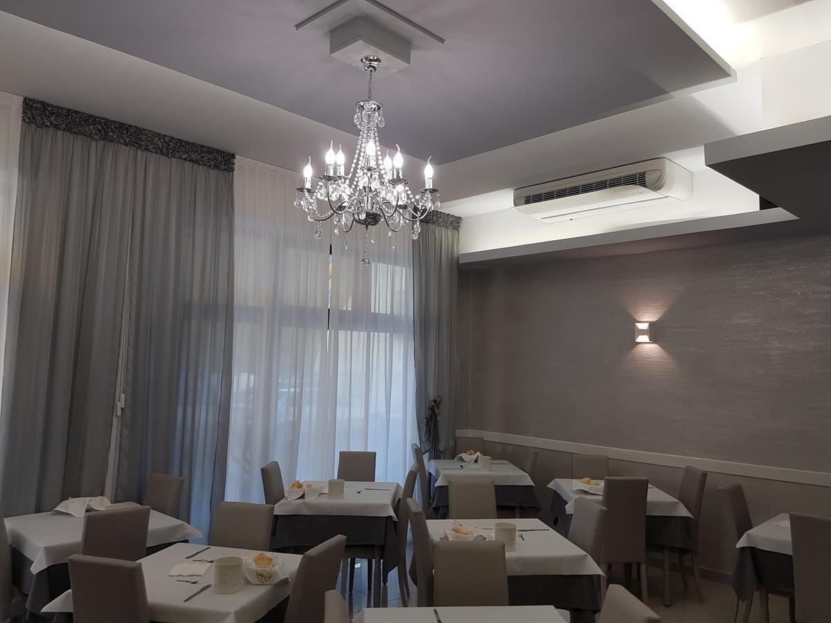 Albergo Paris 索托马里纳 外观 照片