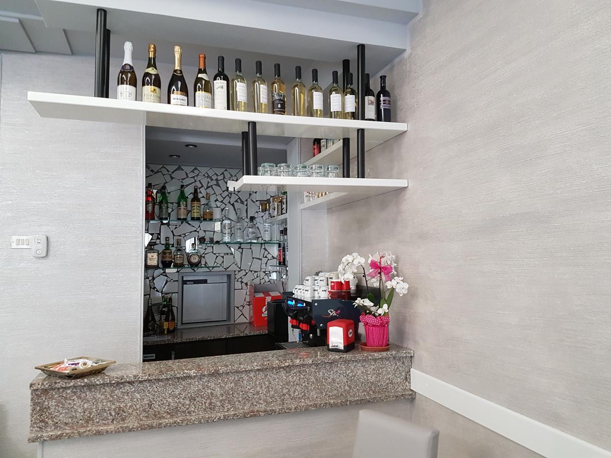 Albergo Paris 索托马里纳 外观 照片