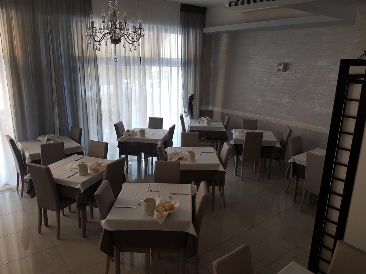 Albergo Paris 索托马里纳 外观 照片