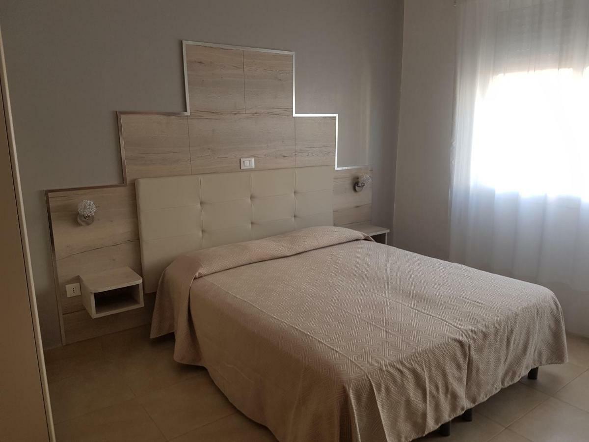 Albergo Paris 索托马里纳 外观 照片