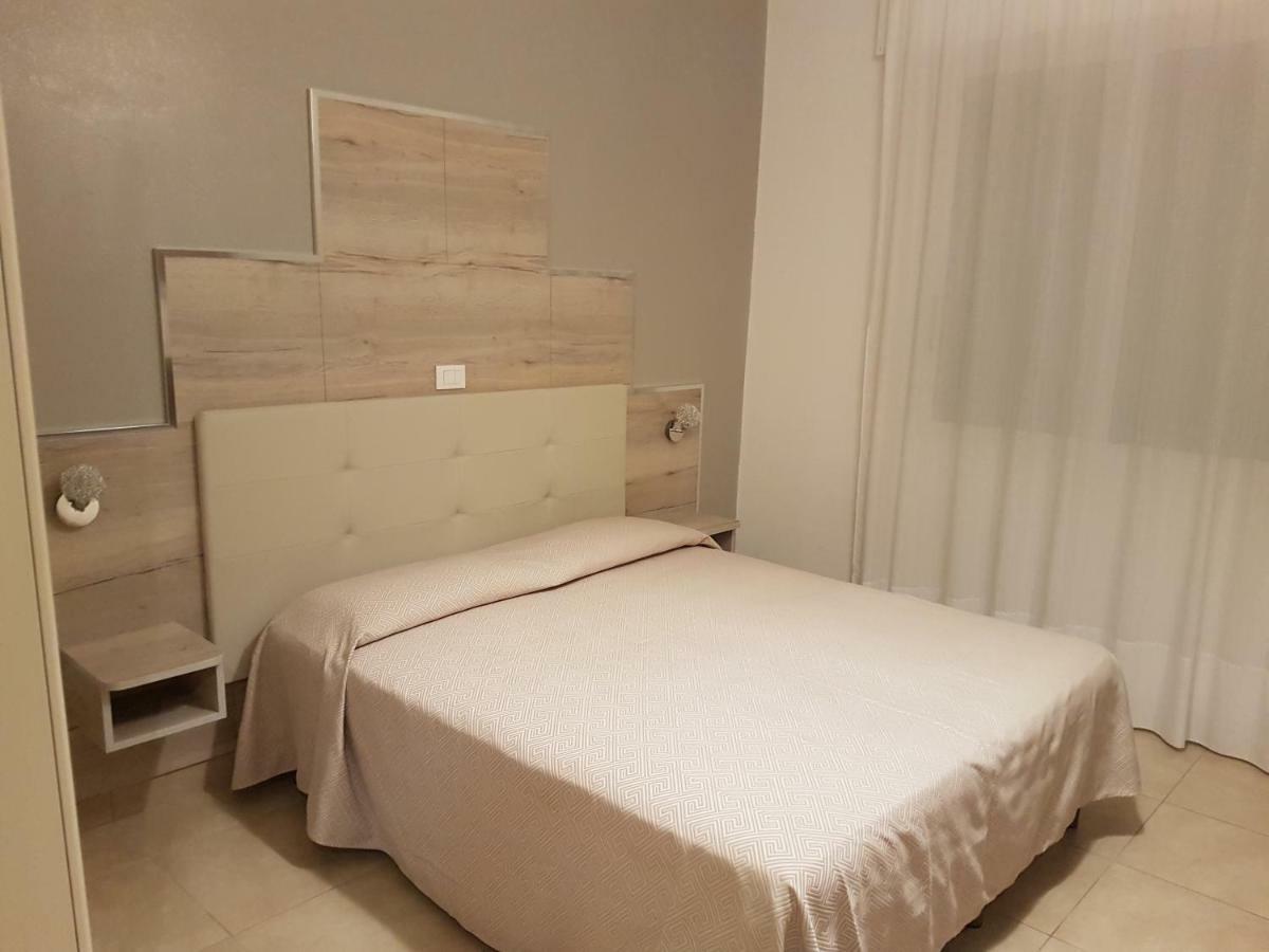 Albergo Paris 索托马里纳 外观 照片