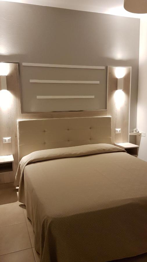 Albergo Paris 索托马里纳 外观 照片